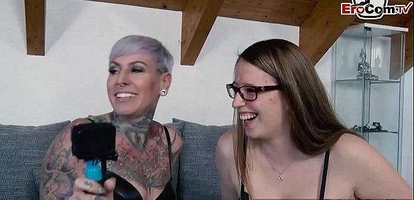 Deutsche Lesben machen ihr erstes anal casting
